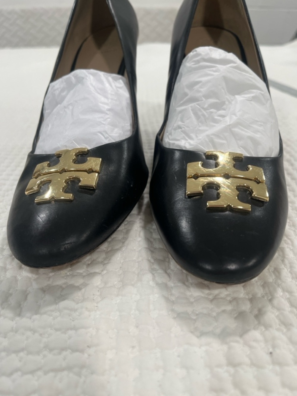 Tory Burch Black Leather Wedge Pumps Gold Logo Size 11M Classic Quiet luxury - Picture 8 of 9